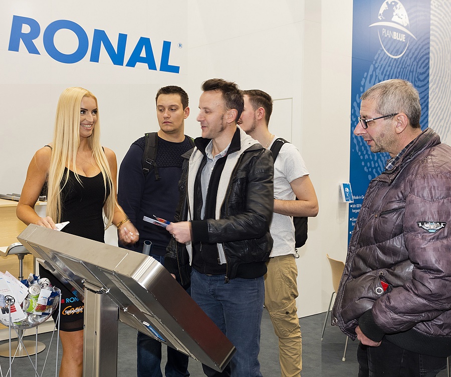 RONAL_EssenMotorShow'16_Voting-SlotMachine_infotainment.ch